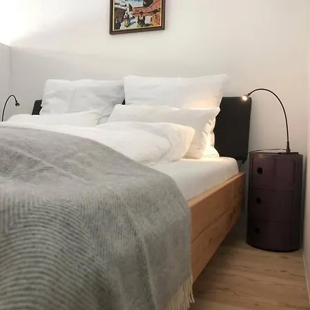 Urban Mountain Splitlevel With View