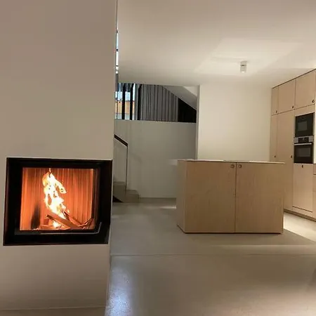 Urban Mountain Splitlevel With View Holiday home