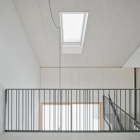 Urban Mountain Splitlevel With View *