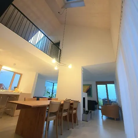 Urban Mountain Splitlevel With View Casa vacanze