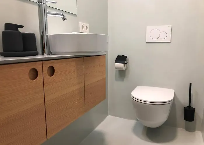 Urban Mountain Splitlevel With View