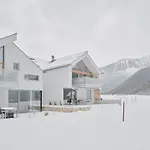 Feriehus Architectural Lake View Chalet, Achensee