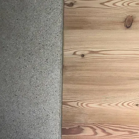 Urban Mountain Splitlevel With View Semesterbostad *