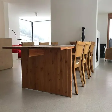 Urban Mountain Splitlevel With View Semesterbostad