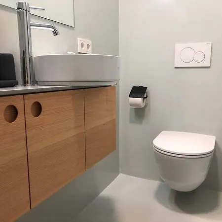 Urban Mountain Splitlevel With View