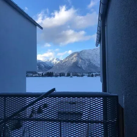 Urban Mountain Splitlevel With View Semesterbostad *