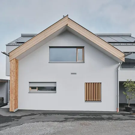 Urban Mountain Splitlevel With View